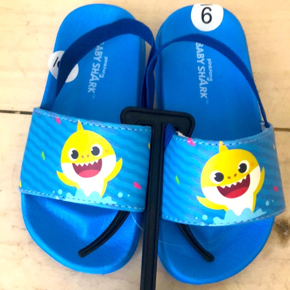 Nickelodeon Other - Baby shark blue rubber beach sandals